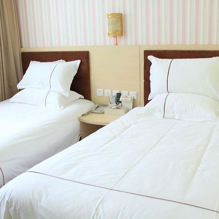 Super 8 Hotel Chengdu Airport Branch ภายนอก รูปภาพ