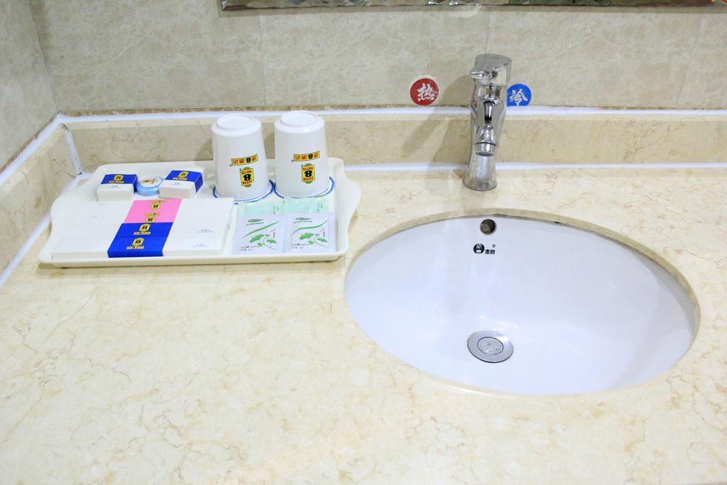 Super 8 Hotel Chengdu Airport Branch ภายนอก รูปภาพ